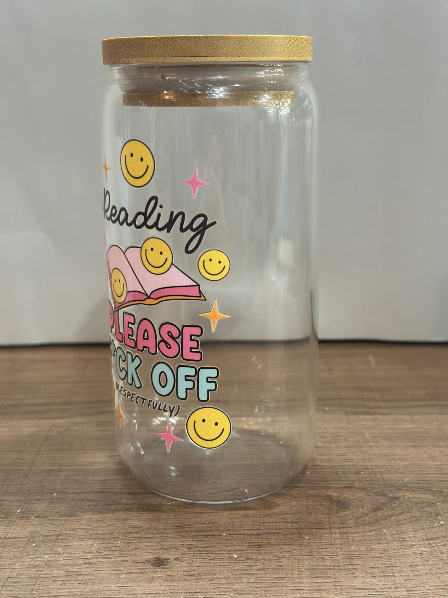 Reading Please F*ck Off – 16oz UV DTF Libby Glass with Bamboo Lid, Straw & Smiley Daisy Charm